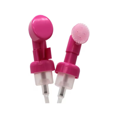 Persoonlijke verzorgingsproducten 43 mm Roze hartvorm Silicone borstel schuimpomp met opdracht op maat