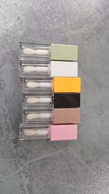 5 ml Lipgloss Tube Gradient Lipgloss Leeg buis Custom Logo Zwarte container met borstel