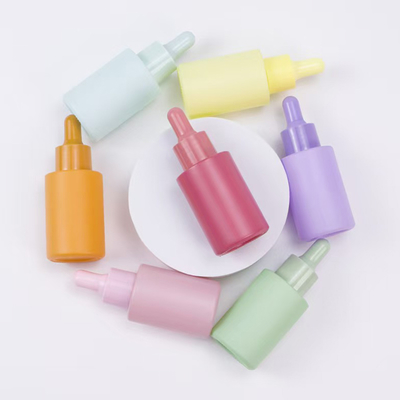 Macaronkleur essentiële olie fles van 30 ml met plastic PP pomp en glazen materiaal