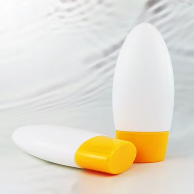 Ovale eivormige lege zonnebrandcrème op fles witte matte kunststof roll-on deodorant container geel flip cap hervulbare cosmetische fles voor zonnesalve lichaamszout deodorant verpakking