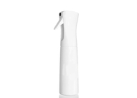 De witte Kosmetische Hand van Nevelflessen drukt de Productengebruik van de Flessenschoonheid