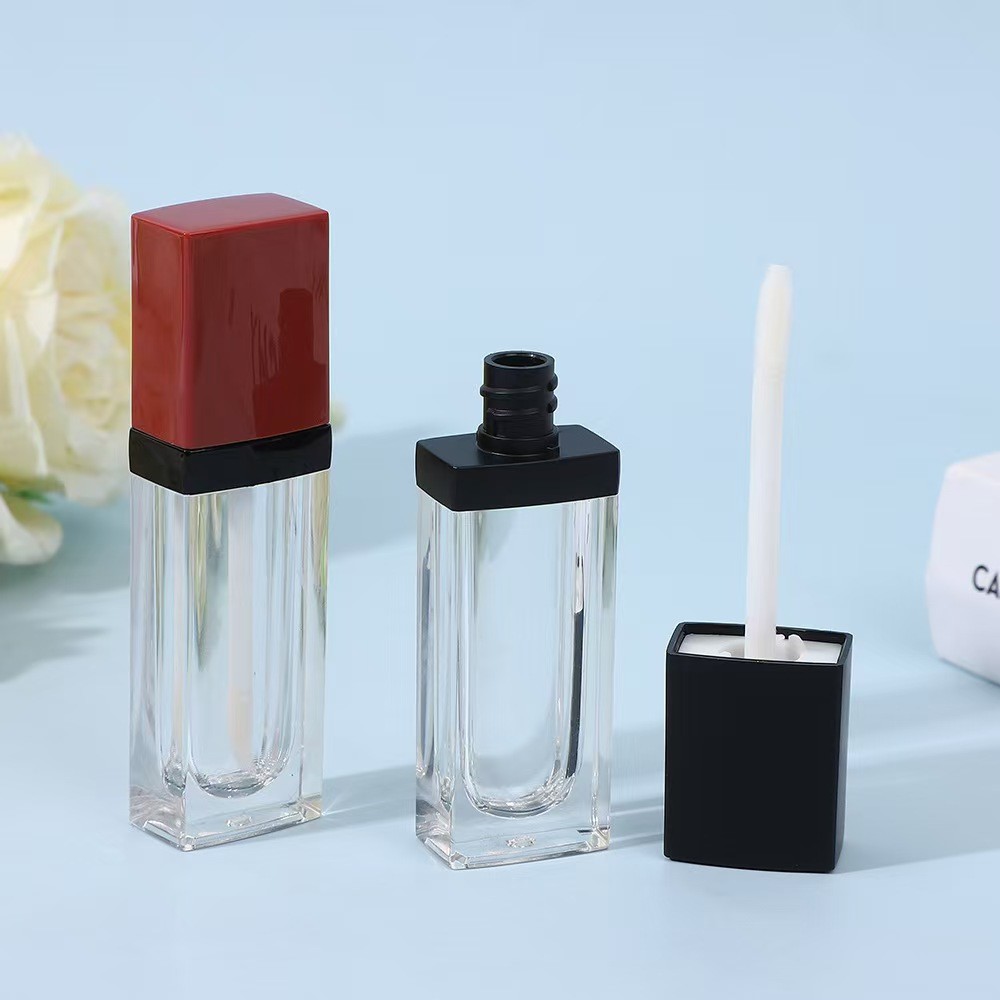 Custom 3G lege gebovelde mond Lipstick buis met rubberen zegel schroef sluiting Plastic Lip Balm buis voor cosmetische container