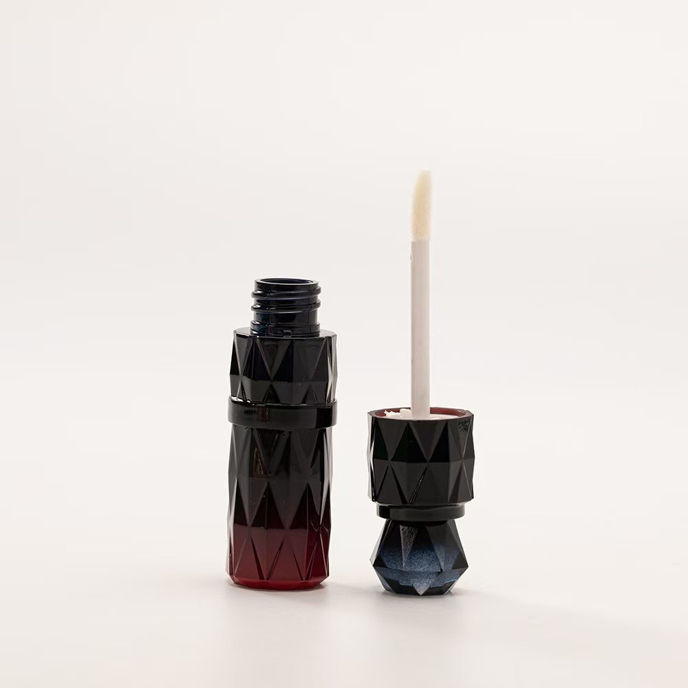 Custom 4g lege ronde mond Lipstick buis met rubberen zegel schroef sluiting Plastic Lipbalm buis voor cosmetische container verpakking