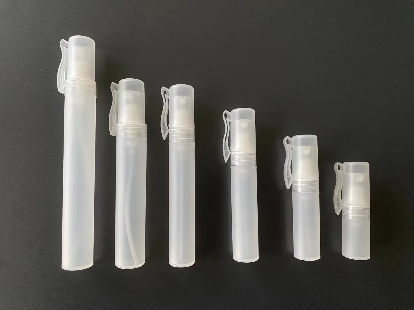 100 ml lege fles van kunststof voor huisdieren zwart transparante lege fles van kunststof spuitgeur met witte fles kleur