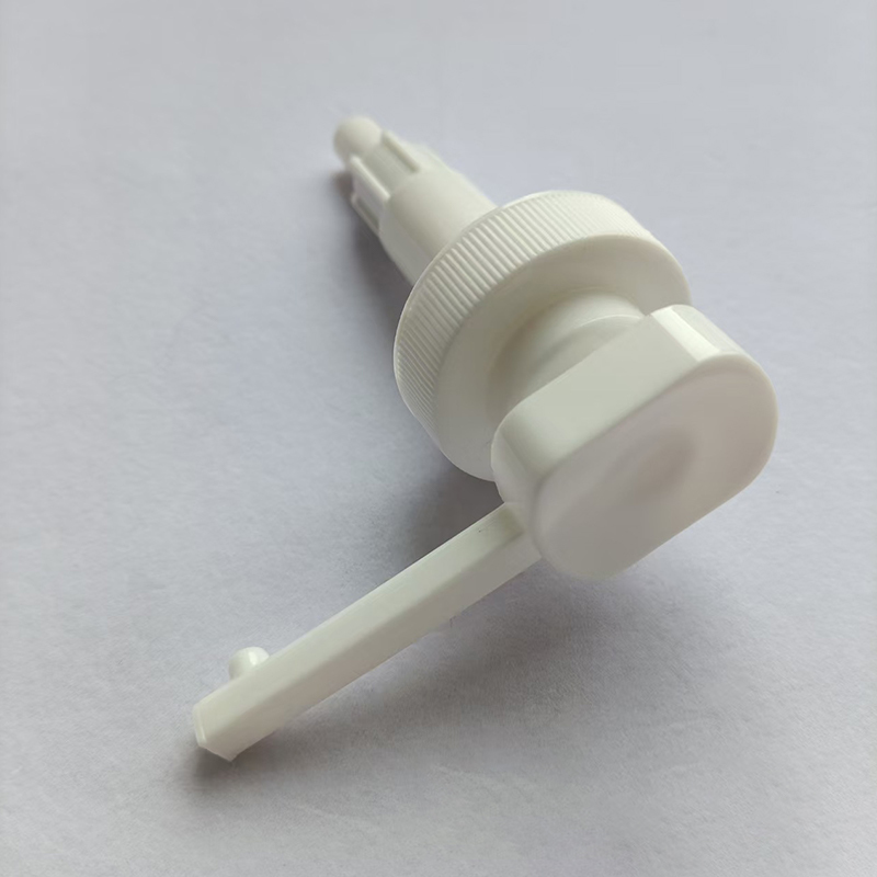 Vierkante Kop Lange Spuitmond 28mm 4cc Output Shampoo Gel PP Plastic Schroef Lotionpomp voor Persoonlijke Verzorging