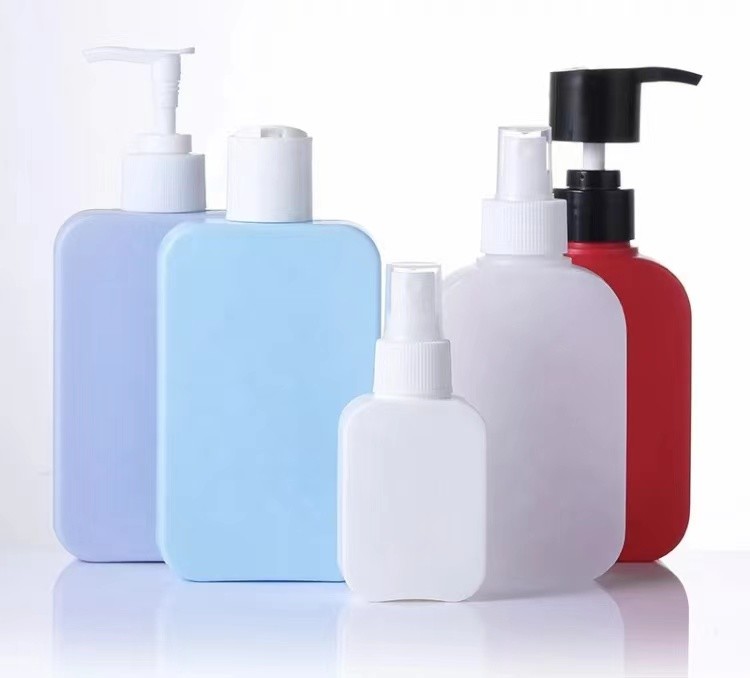 Vierkant HDPE Schoonheidsmiddel die Plastic Shampooflessen met Lotionpomp verpakken